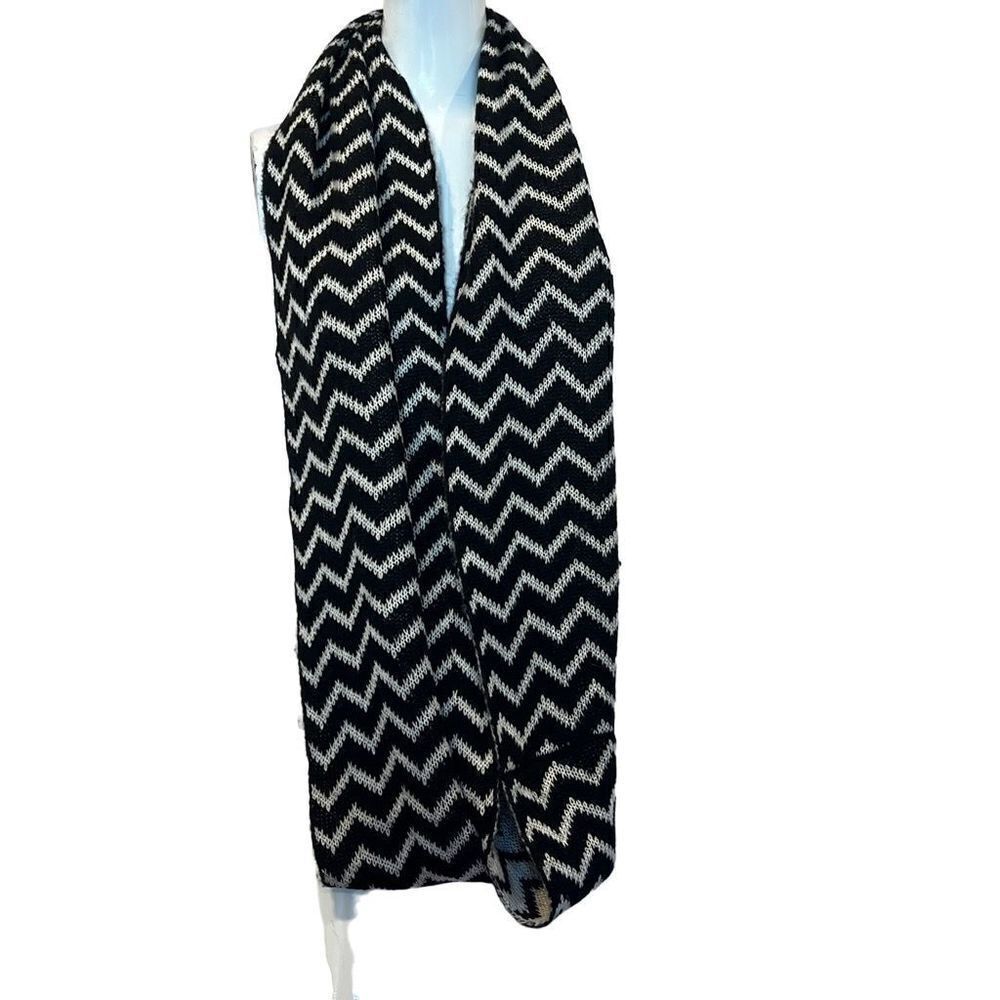 Big Buddha infinity knit Black and white chevron scarf￼￼